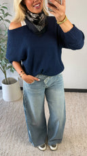 LIVIA // off shoulder soft knit donkerblauw